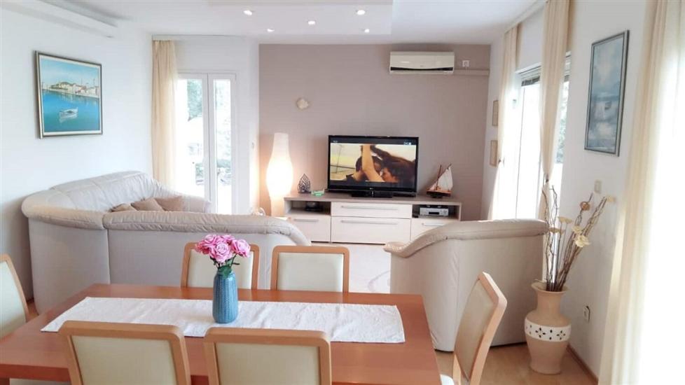 Apartment A2, for 6 persons