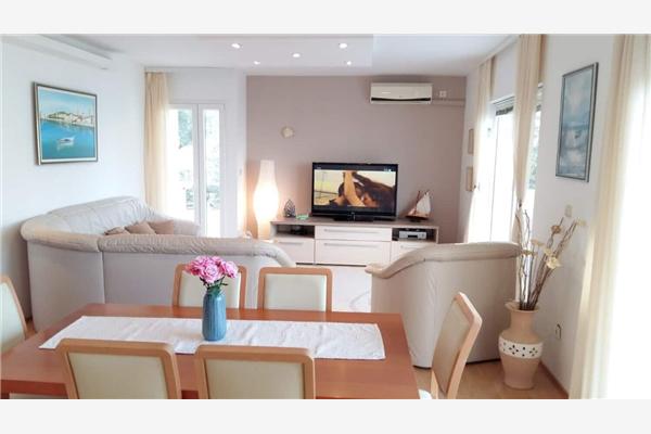 Apartment A2, for 6 persons