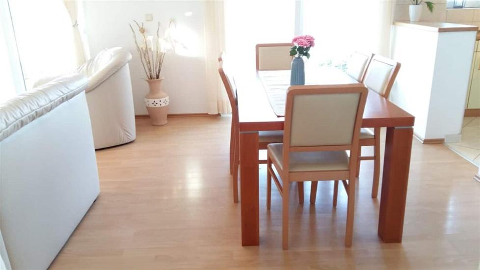 Apartment A2, for 6 persons