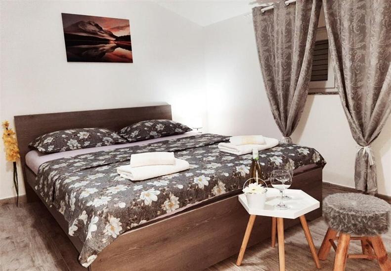 Apartment A1, for 5 persons