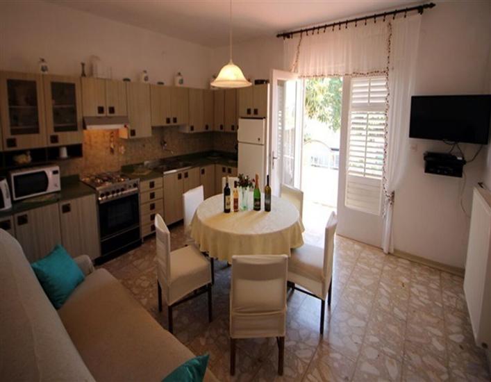 Apartment A2, for 5 persons