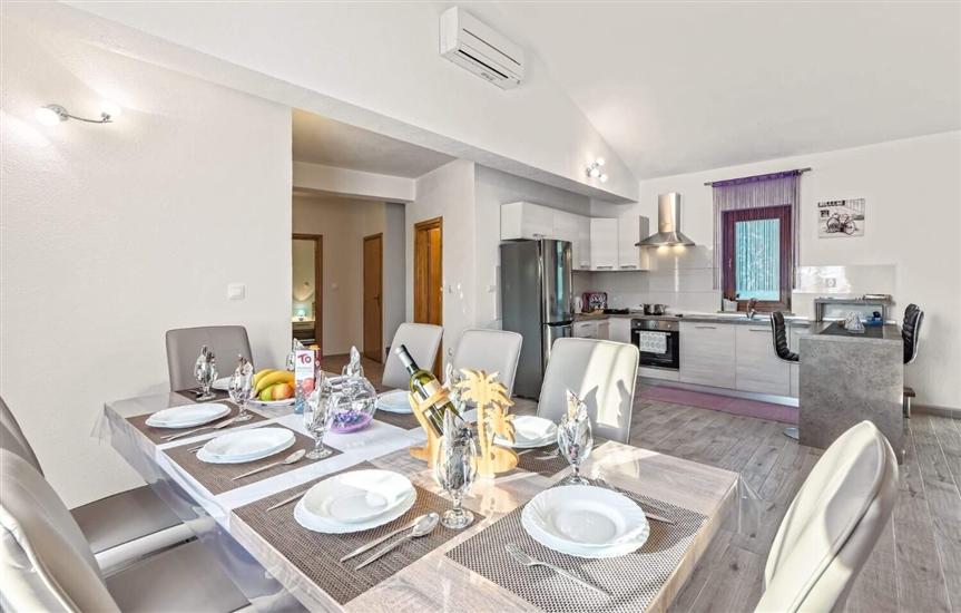 House K1, for 8 persons