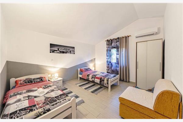 House K1, for 8 persons