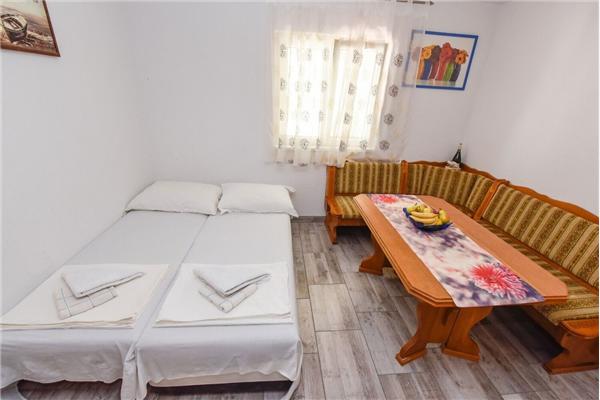 Apartment A5, for 6 persons