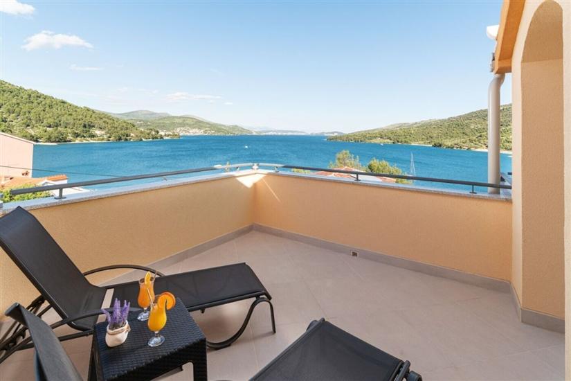 Apartment A2, for 6 persons