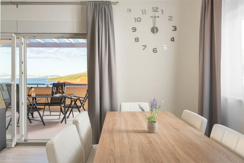 Apartment A2, for 6 persons