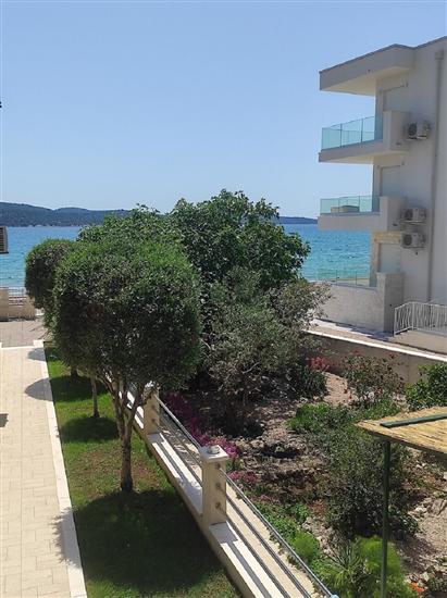 Apartment Jase Beachfront