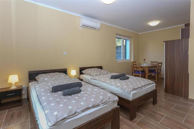 Apartment A2, for 3 persons