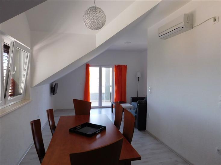 Apartment A4, for 6 persons