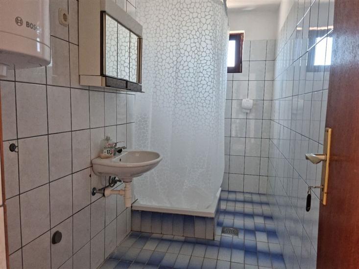 Room S4, for 3 persons