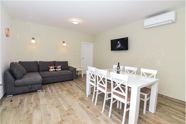 Apartment A2, for 5 persons