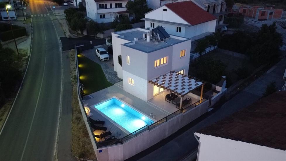 House Heated pool Kreso