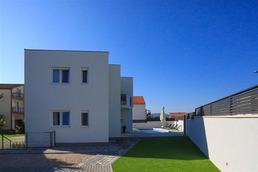 House Heated pool Kreso