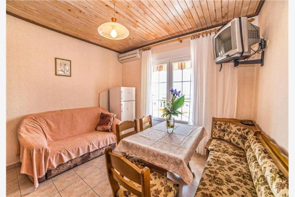 Apartment A1, for 5 persons