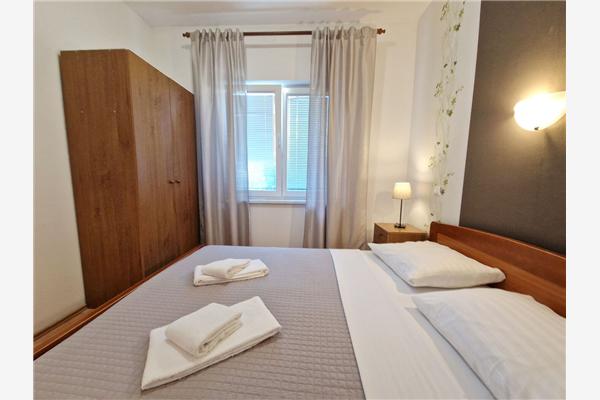 Apartment A1, for 5 persons