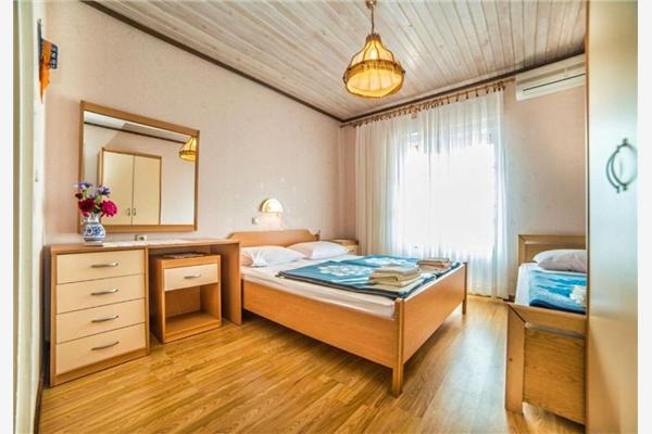 Apartment A1, for 5 persons