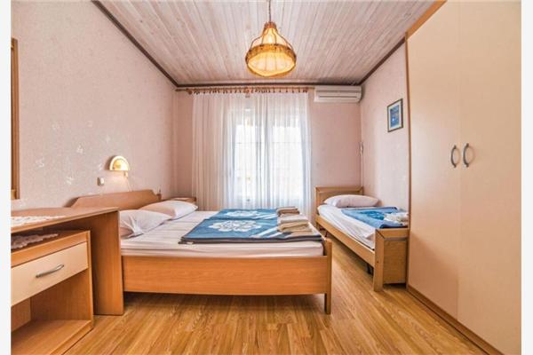 Apartment A1, for 5 persons