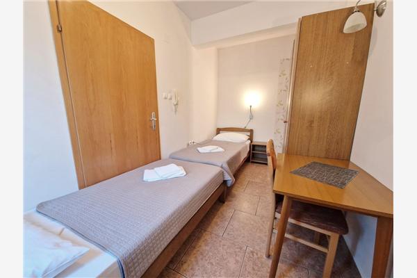 Apartment A1, for 5 persons