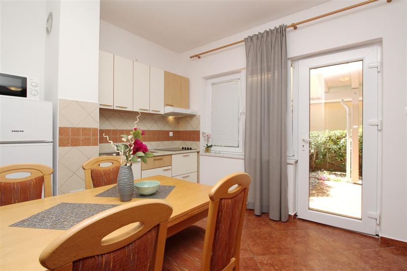 Apartment A1, for 5 persons