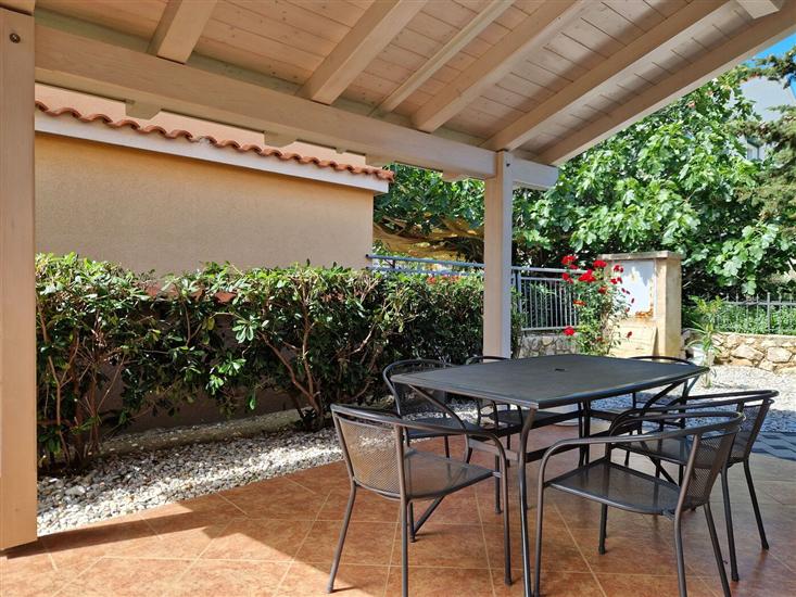 Apartment A1, for 5 persons