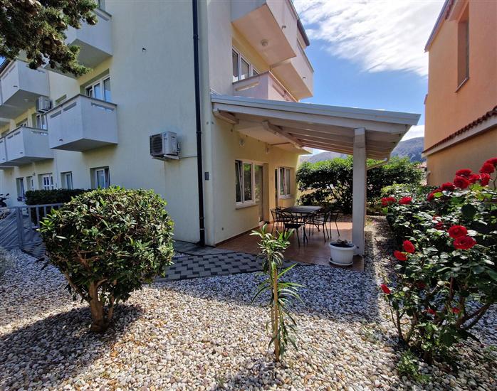 Apartment A1, for 5 persons