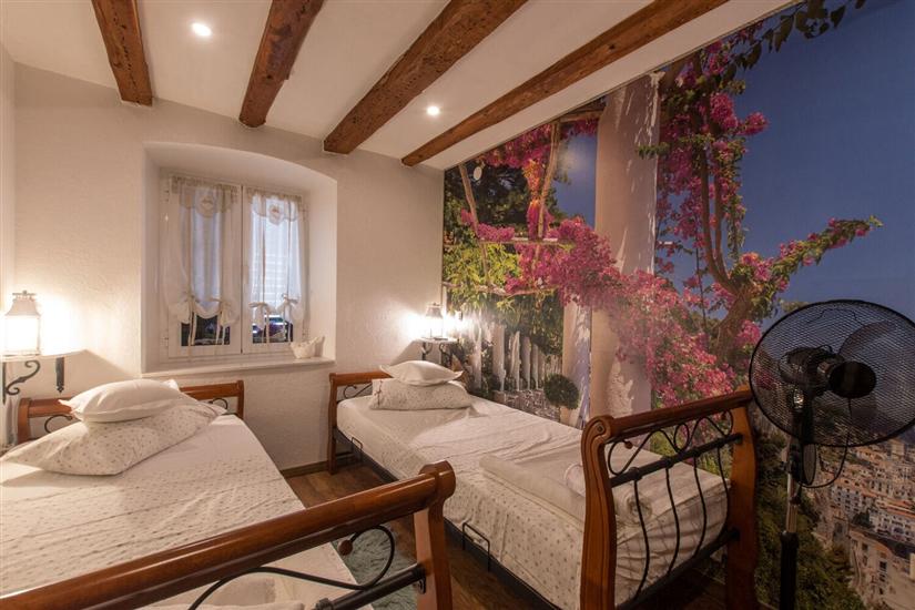 Apartment A1, for 8 persons