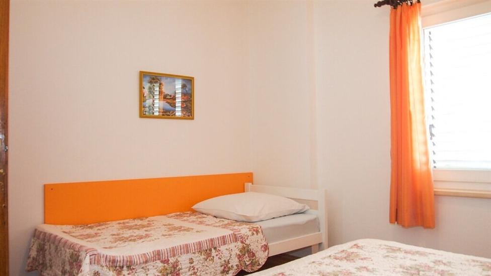 Apartment A4, for 5 persons
