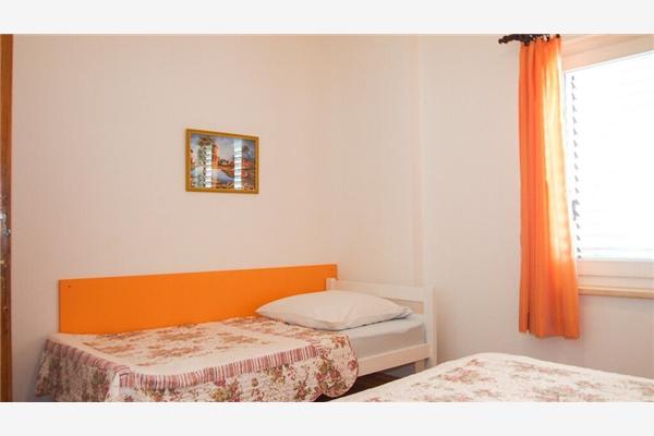 Apartment A4, for 5 persons