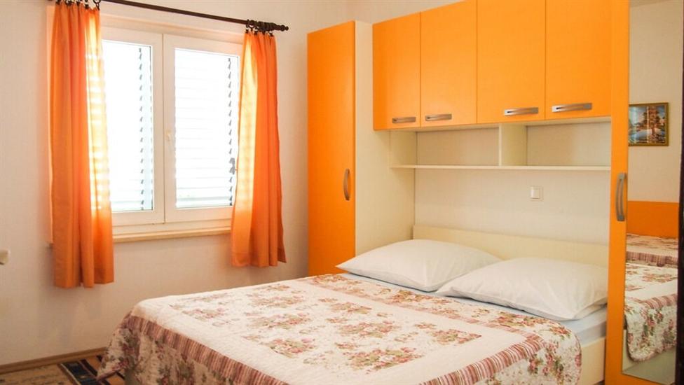 Apartment A4, for 5 persons