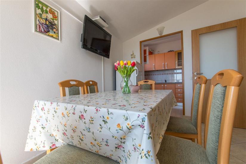 Apartment A2, for 9 persons