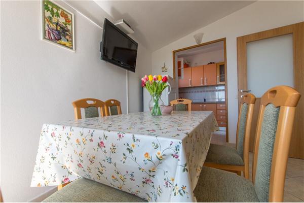 Apartment A2, for 9 persons