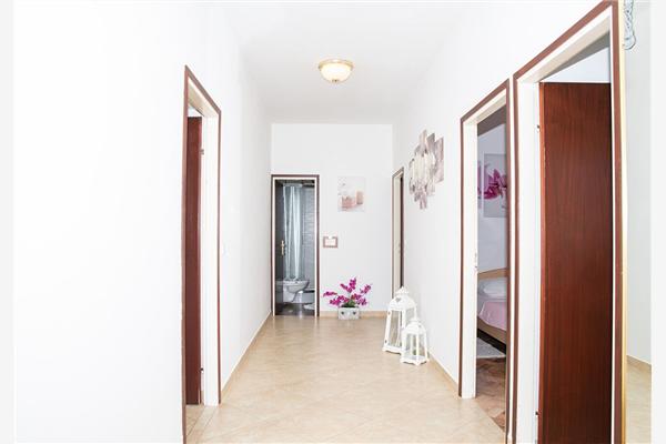 Apartment A1, for 6 persons