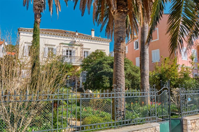 Apartments Old Sailor s House