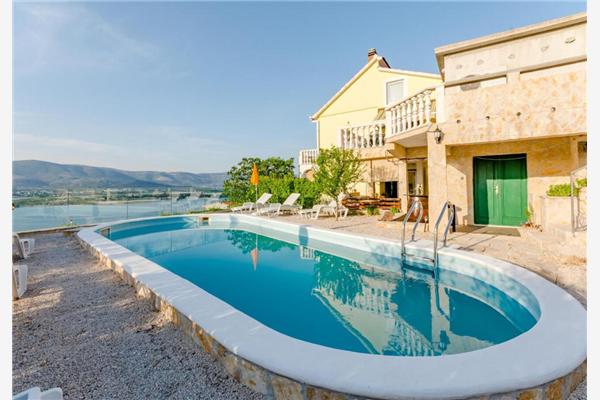 Apartment A1, for 8 persons