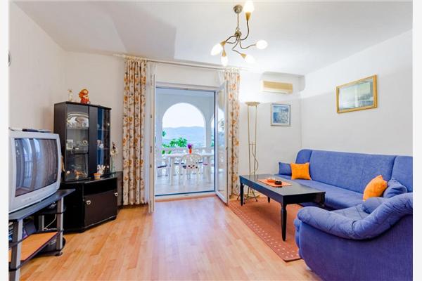 Apartment A1, for 8 persons