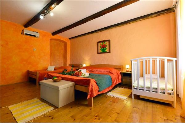 House K1, for 8 persons