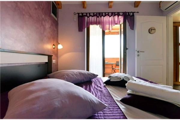 Room S1, for 2 persons