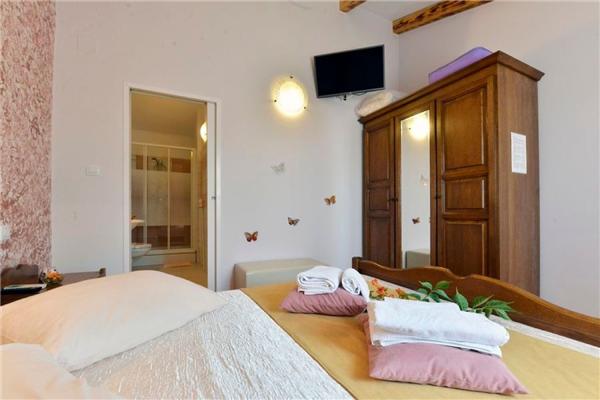 Room S2, for 2 persons