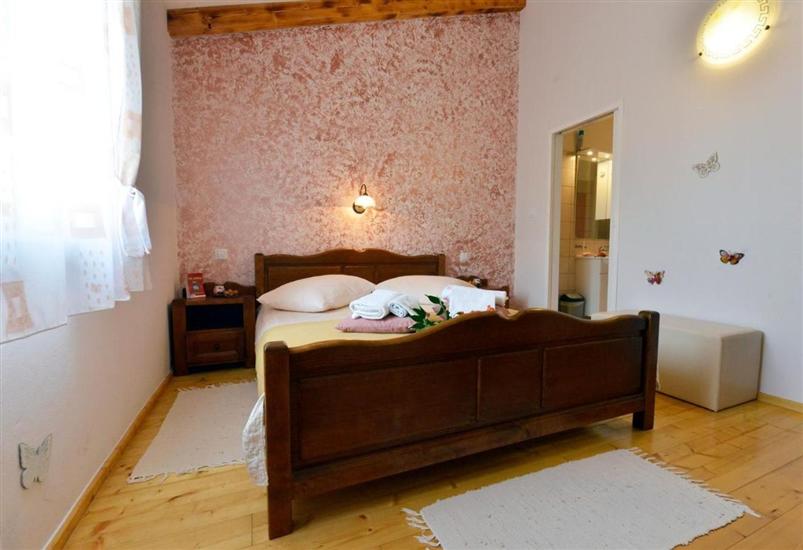 Room S2, for 2 persons