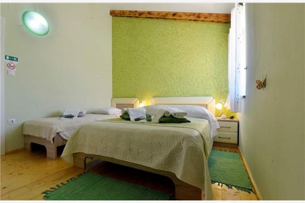 Room S3, for 3 persons