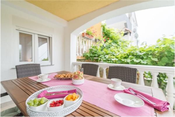 Apartment A1, for 8 persons