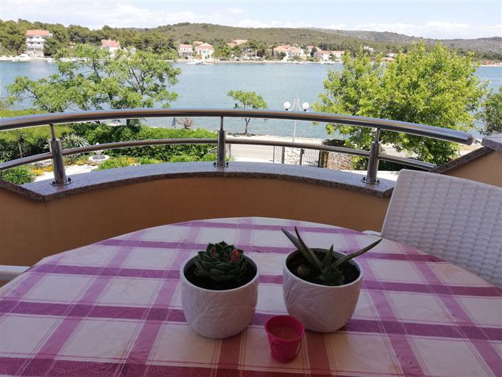 Apartment A2, for 5 persons