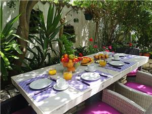 Apartment Middle Dalmatian islands,BookKekoFrom 138 €
