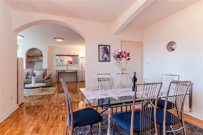 Apartment A4, for 7 persons