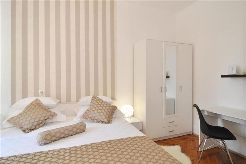 Apartment A1, for 5 persons