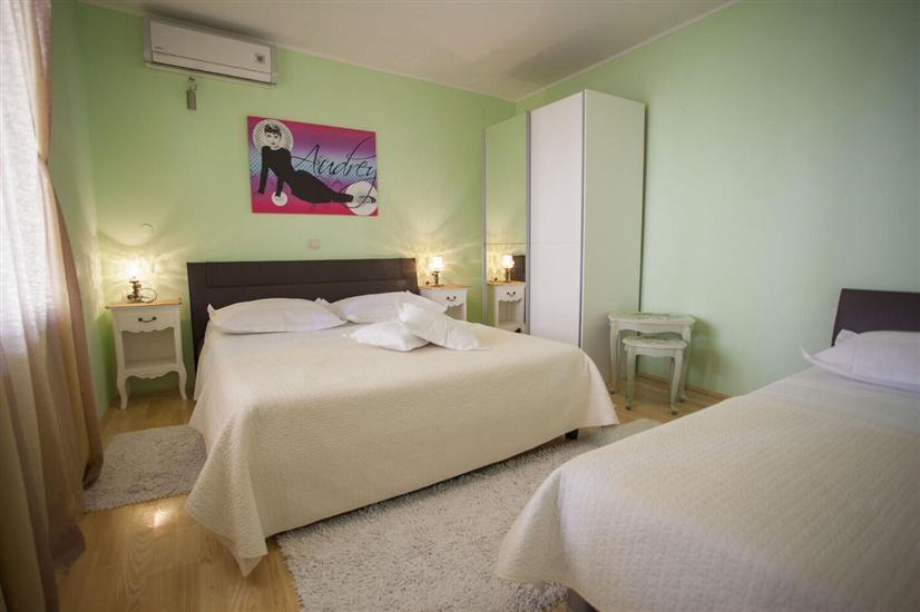 Apartment A1, for 6 persons