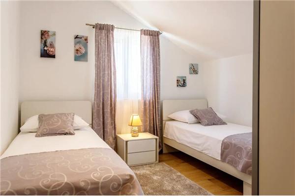 House K1, for 8 persons