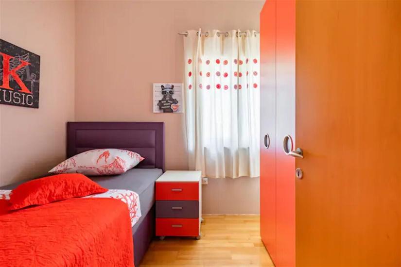 House K1, for 10 persons