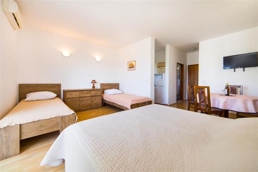 Apartment A4, for 4 persons