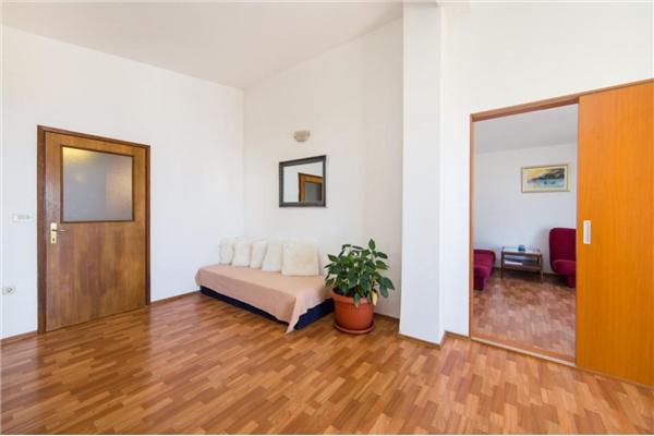 Apartment A8, for 10 persons